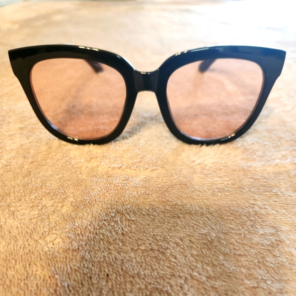 Oversized light tinted sunglasses 👓 🌞